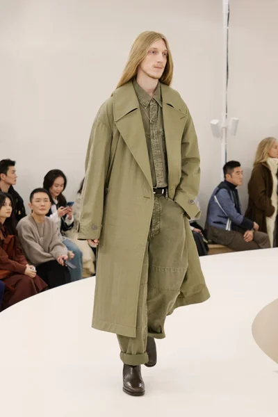 Look 27